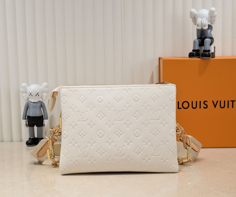 Louis Vuitton Coussin PM Monogram Empreinte Leather Craie 26cm/10.2in M23758 view 7