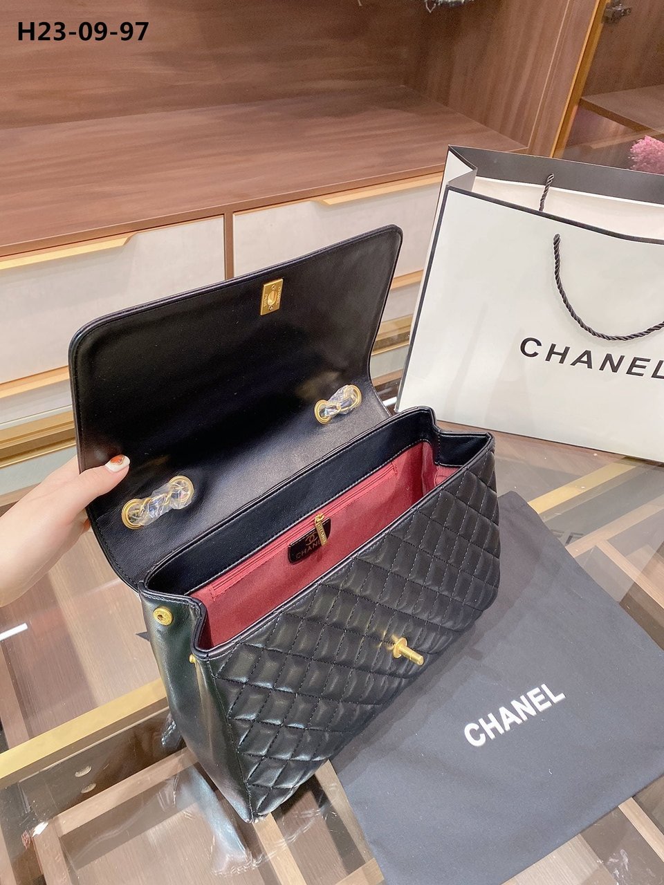 Chanel Timeless Cc Flap Maxi Black 31Cm view 10