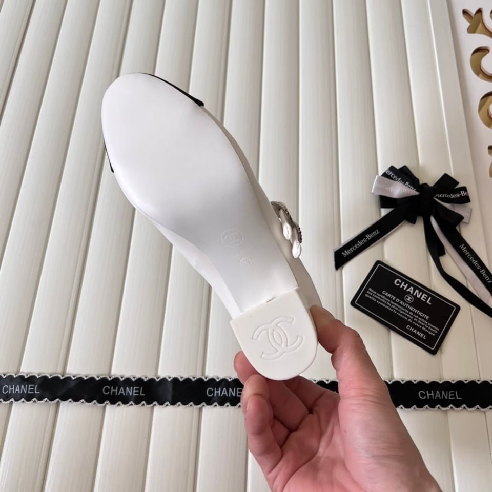 Chanel Mary Janes And Grosgrain White G45696 B16524 Nx269 view 5
