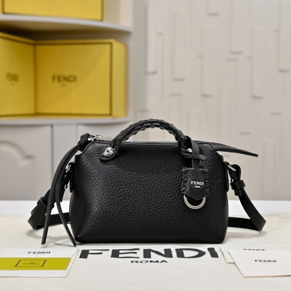 Fendi By The Way Selleria Medium Black 20Cm view 3