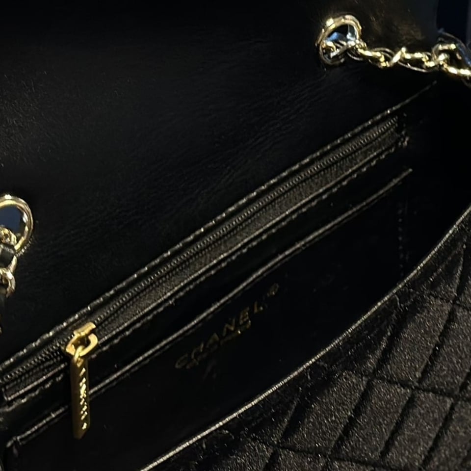 Chanel Velvet Pearl Crush Mini Flap Bag Black 20Cm/7.9in view 4