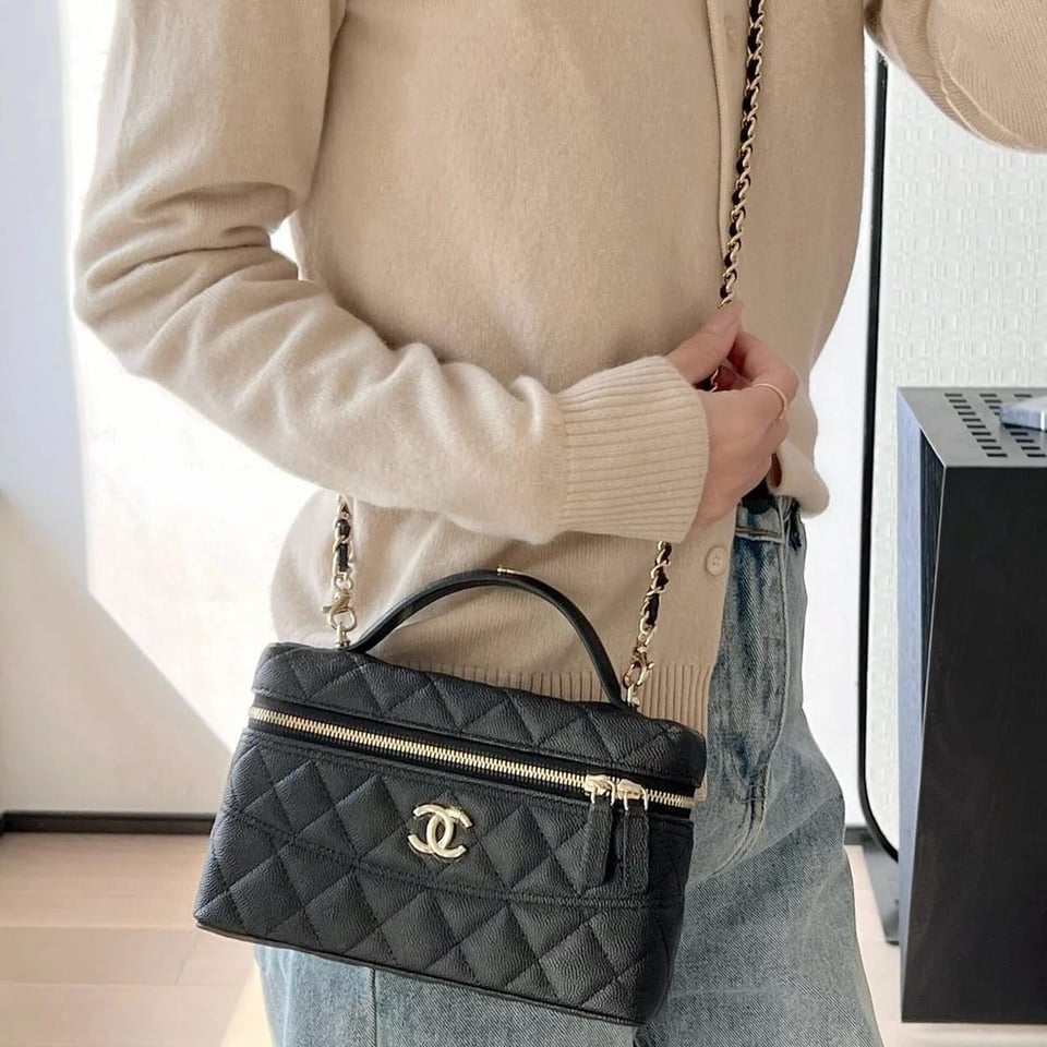 Chanel 25C Vanity Case Black 20cm view 3