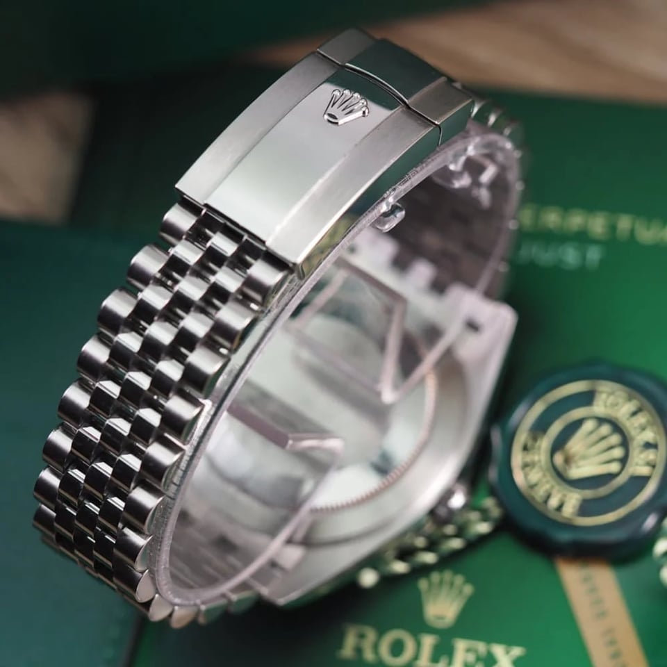 Rolex Datejust 41mm Blue Dial 126334 Jubilee view 8