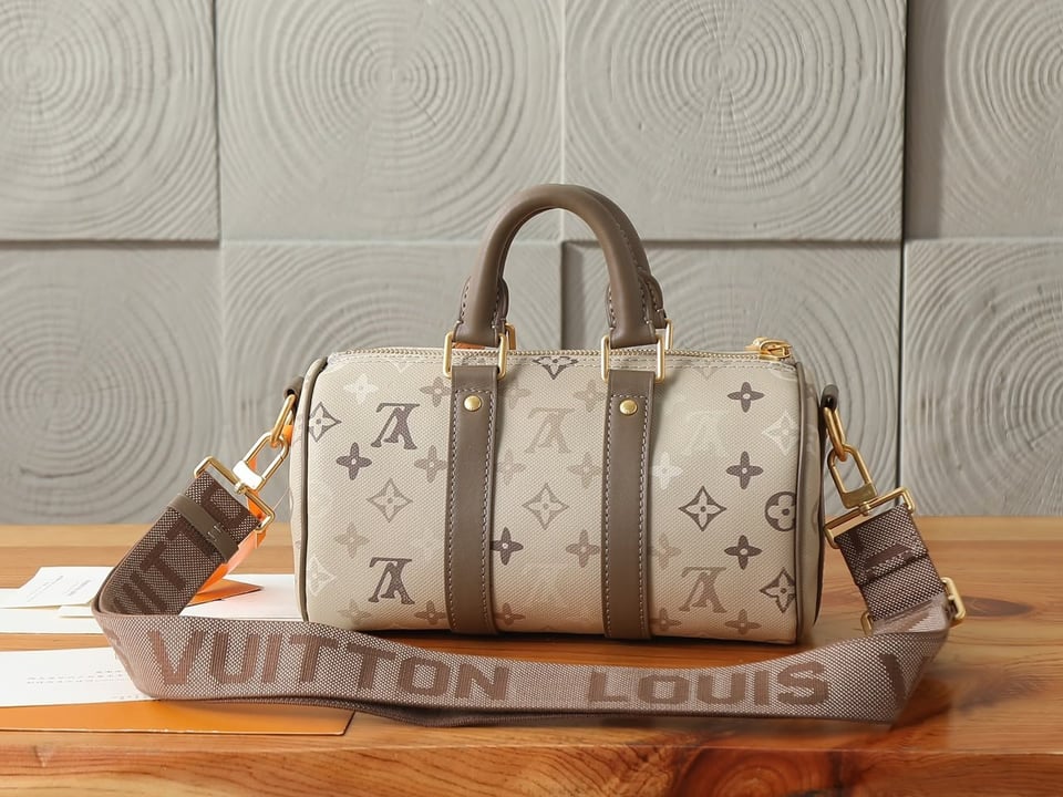 Louis Vuitton Keepall Bandoulière Bag 25cm/9.8in Sand Beige Monogram M29272 view 5