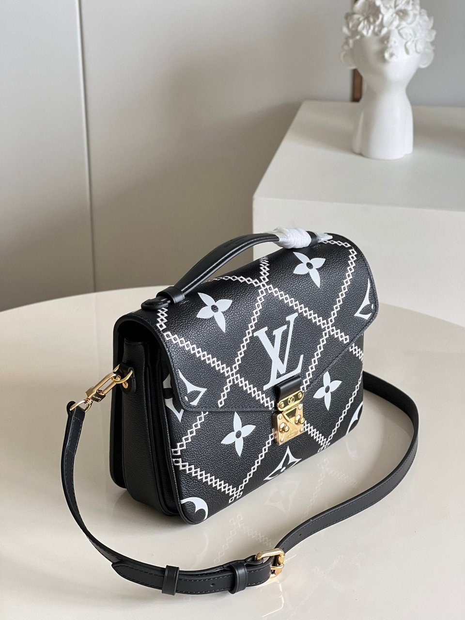 Louis Vuitton Pochette M Tis 25Cm Black Bag view 5