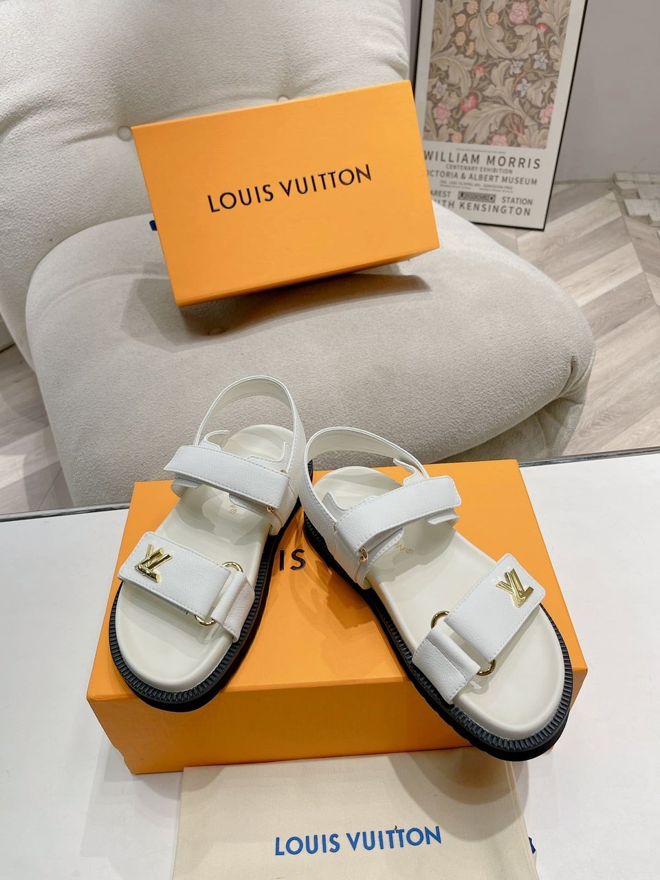 Louis Vuitton Lv Sunset Flat Comfort Sandals White 1Abw7Q view 8