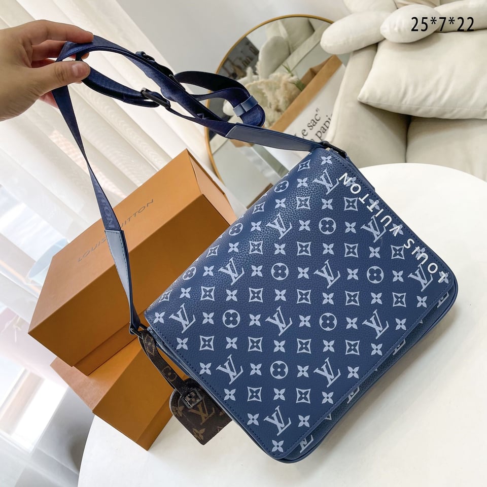 Louis Vuitton District Pm Bag Blue 26Cm M23785 For Men view 4