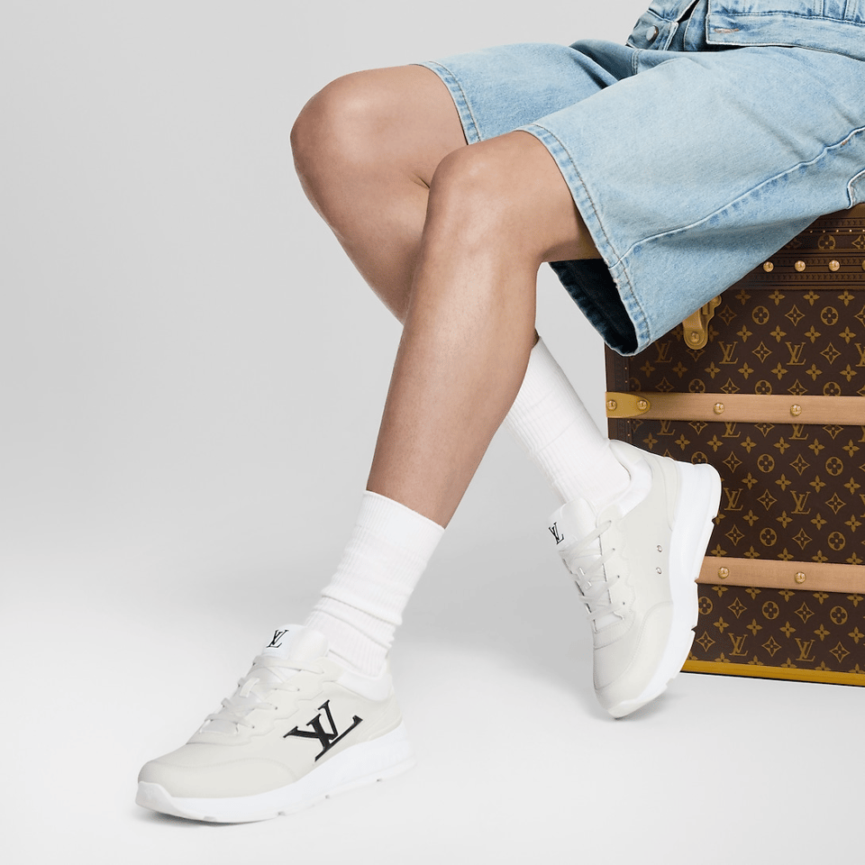 Louis Vuitton LV Classic White Sneaker for Men 1AHSTF view 5