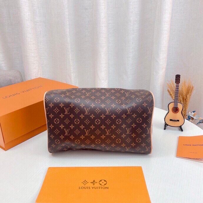 Louis Vuitton Dopp Kit Toilet Pouch Monogram Canvas 27Cm M44494 view 5