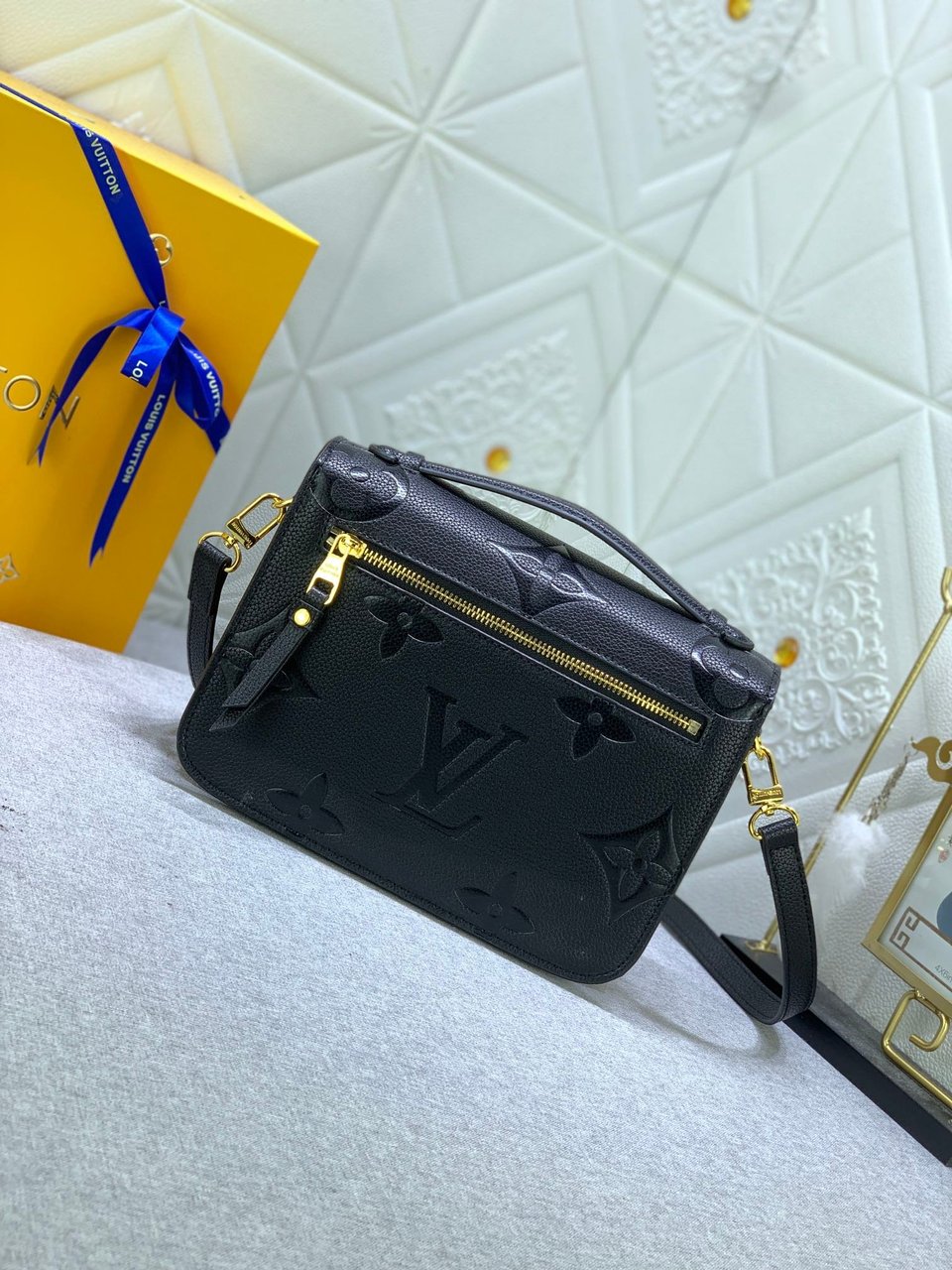 Louis Vuitton Pochette Metis Black 25Cm view 9