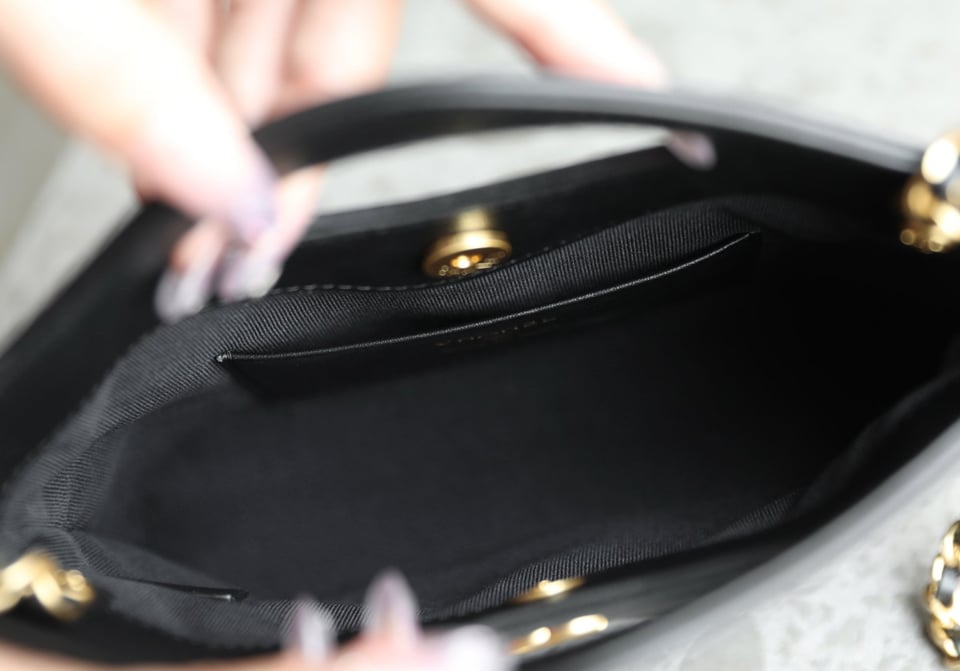 Chanel Crossbody Bag Black 20cm/ 7.9in view 7