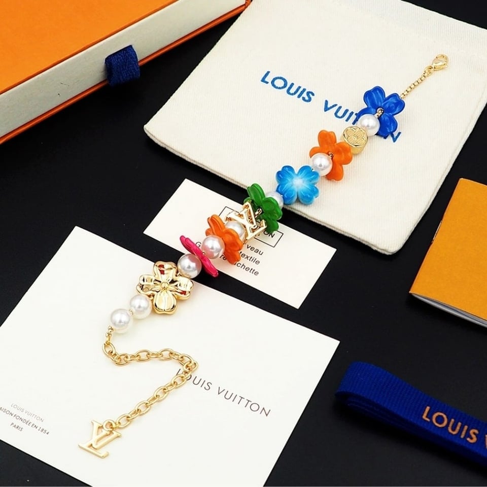 Louis Vuitton Lv Surfin’ Flower Bracelet M1603A view 4
