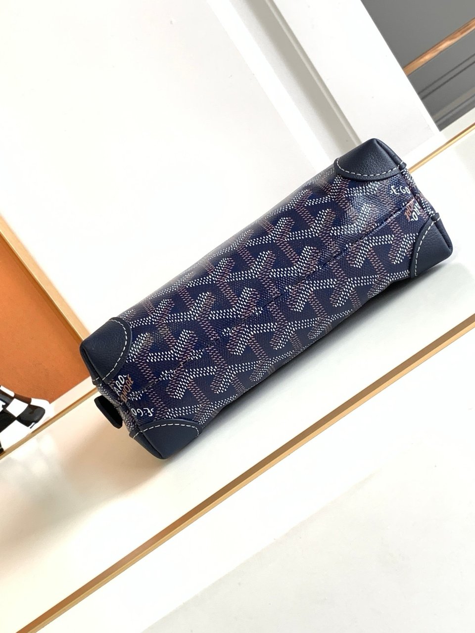 Goyard Vendôme Cosmetic Pouch 17cm Navy Goyardine Canvas And Calfskin Trim view 11