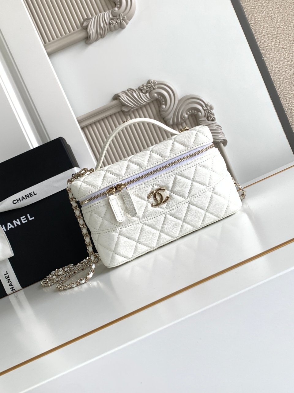 Chanel 25C Vanity Case White 20cm view 3