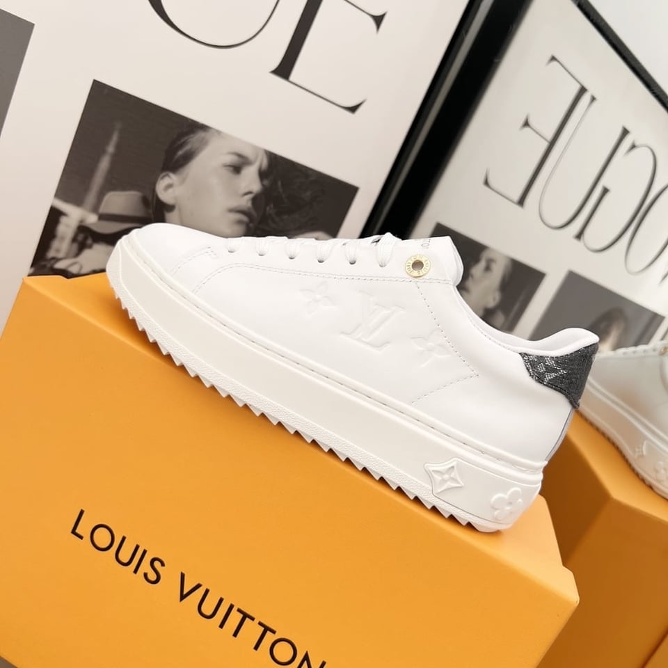 Louis Vuitton Time Out Sneaker Grey 1Aguy4 view 4