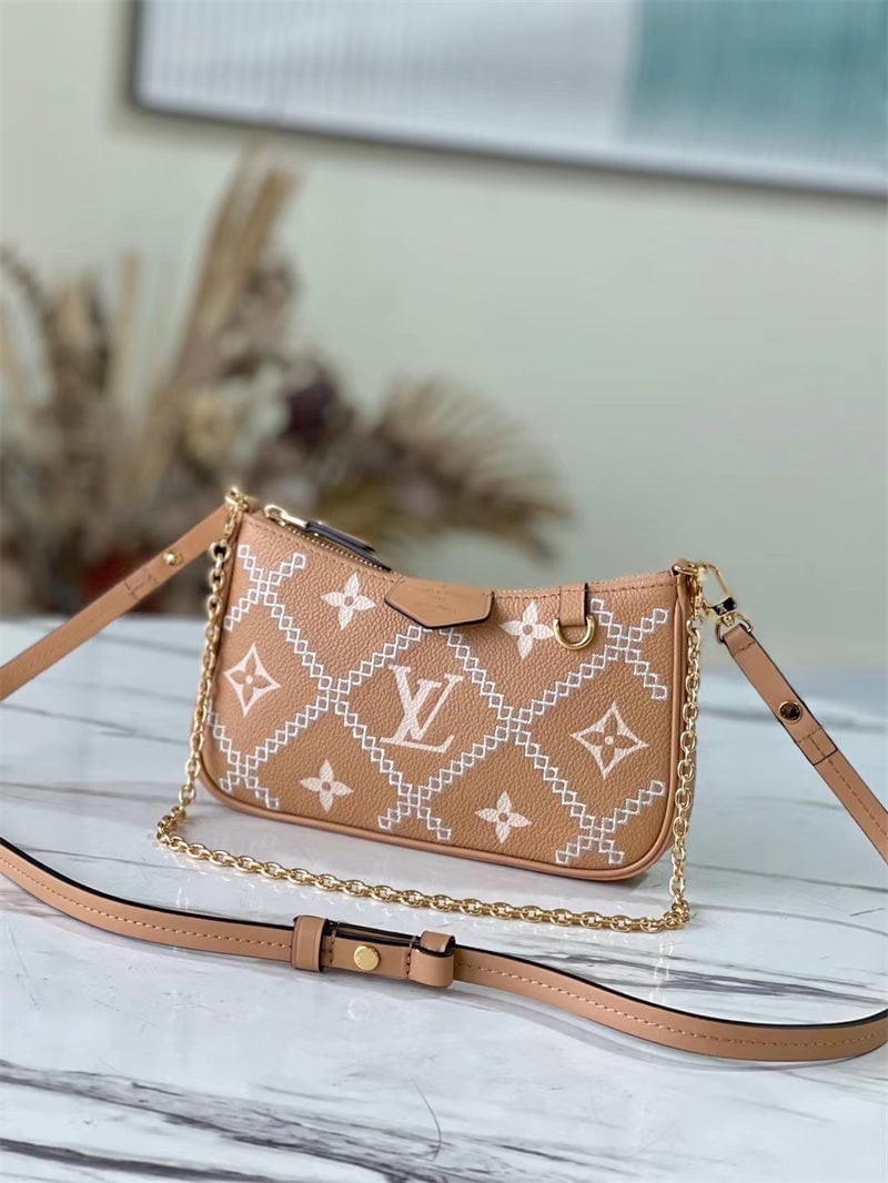 Louis Vuitton Easy Pouch On Strap 19Cm Beige view 3