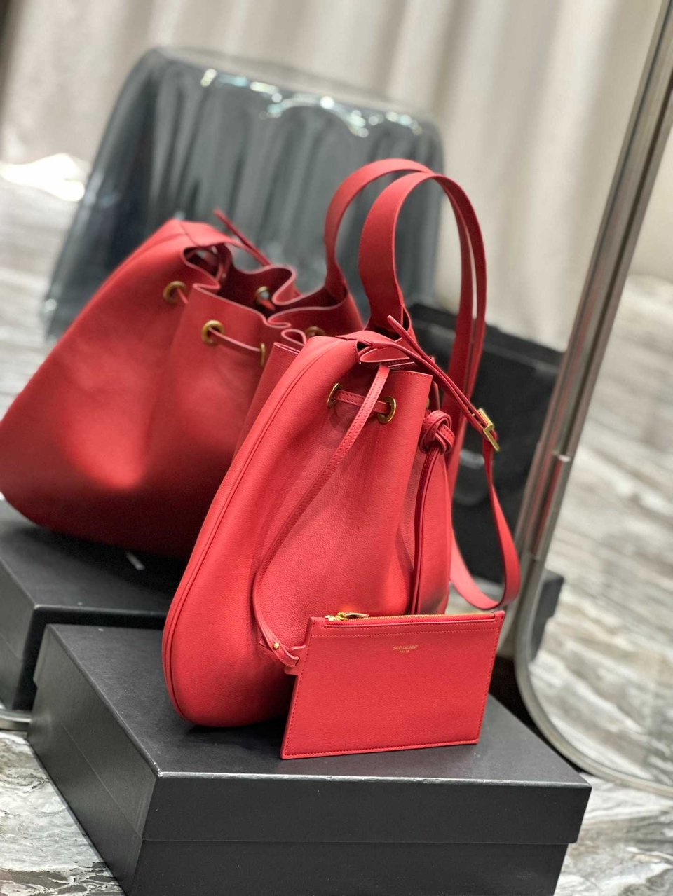 Saint Laurent Paris Vii Large Flat Hobo Bag In Smooth Leather Bag Red 44cm/ 17.3 in view 9