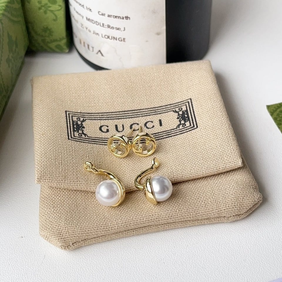 Gucci Blondie Resin Pearl Earrings In Gold 797497 Jcf27 8062 view 3