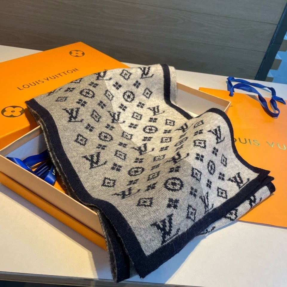 Louis Vuitton Monogram Pattern Allover For Women 180cm view 5