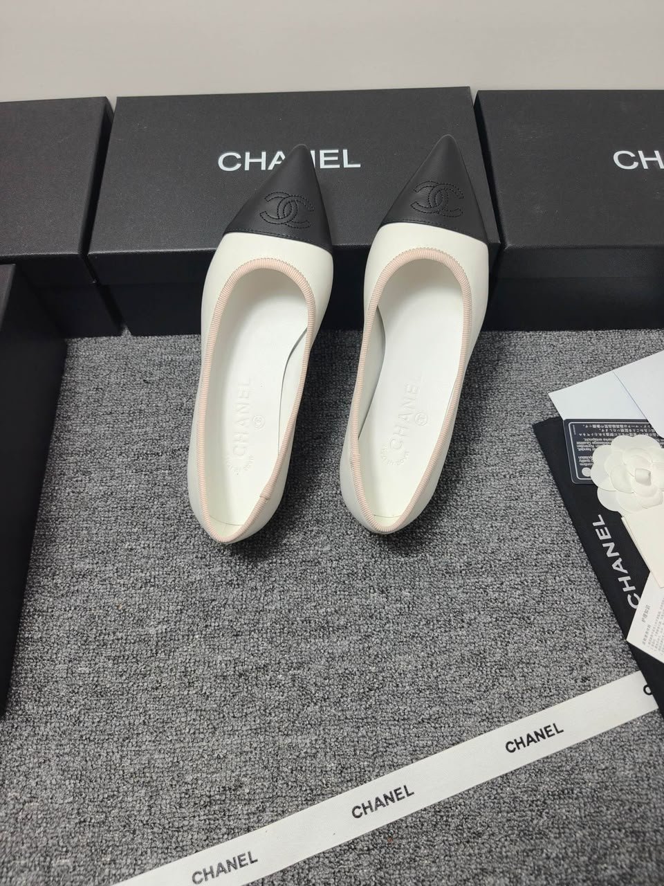 Chanel Pointed-Toe Ballerina Flats / Calfskin &amp; Grosgrain G39786 view 5