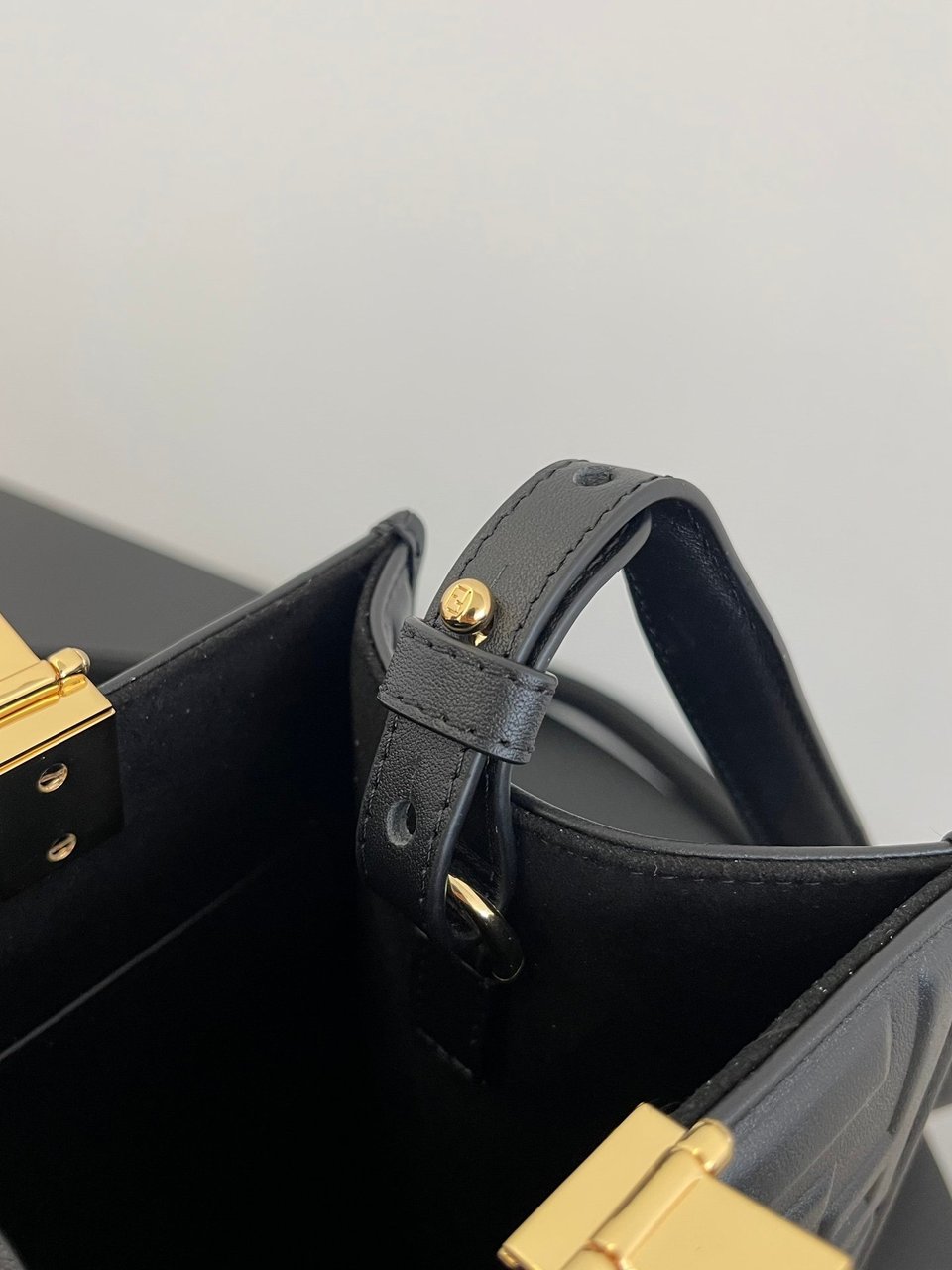 Fendi Sunshine Small Black Leather Shopper 25Cm view 10