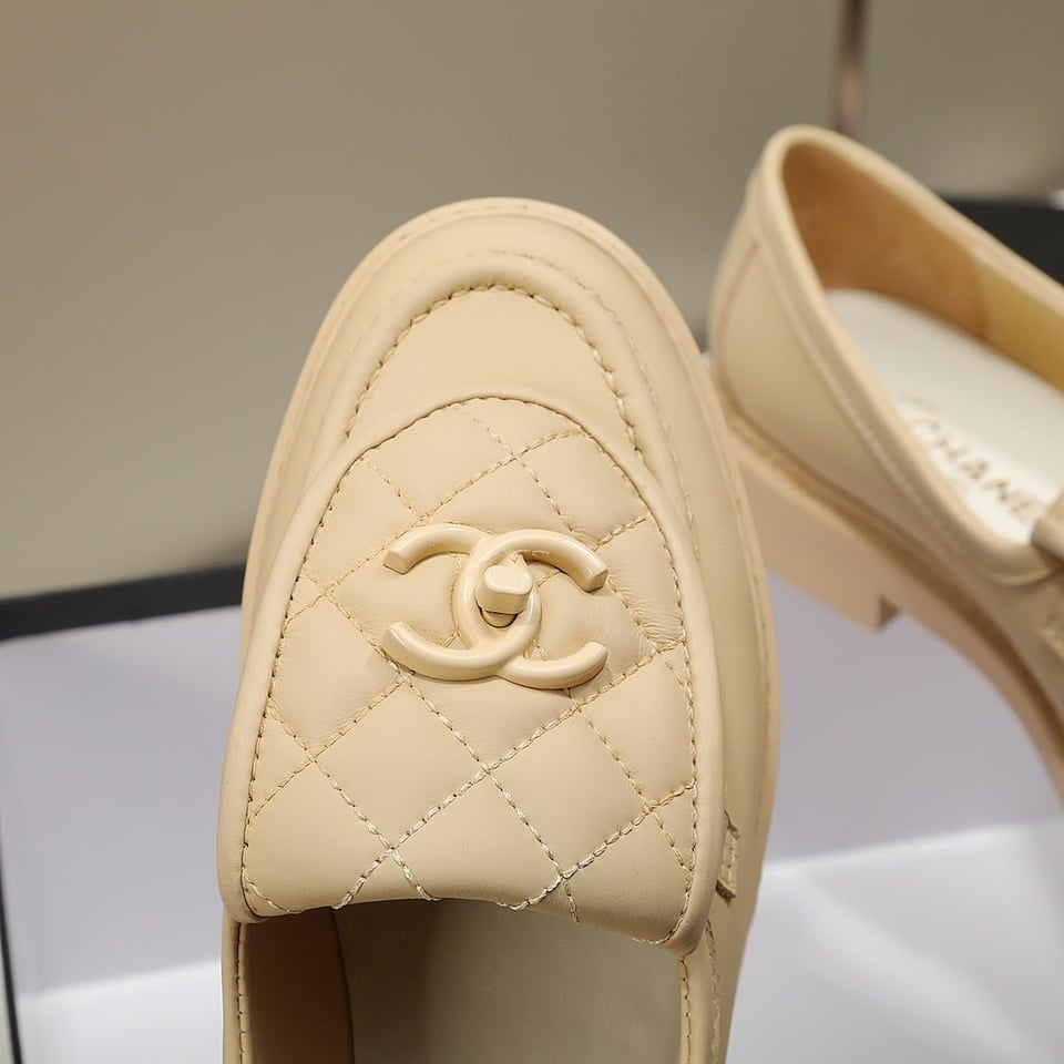 Chanel Cc Nib Turnlock Moccasins Flat Loafers Light Yellow G45474 B15482 Nt966 view 7