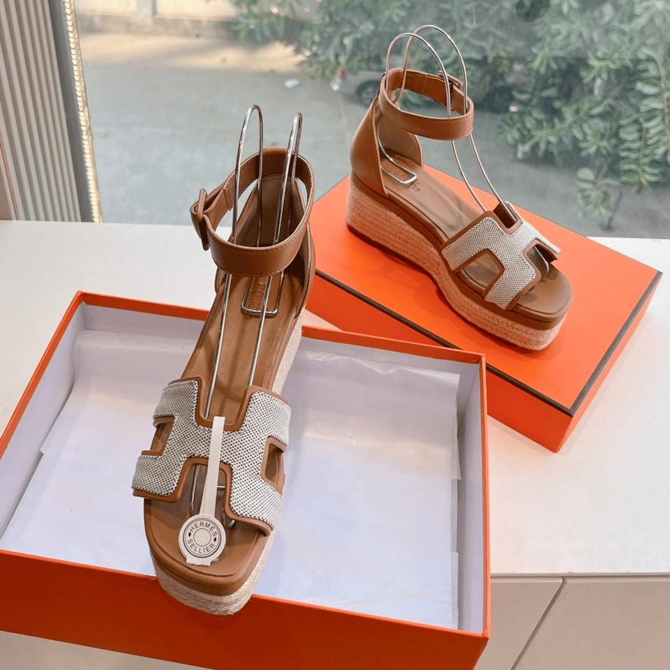 Hermès Elda Espadrille in White Fabric and Bronze Brown Calfskin view 4