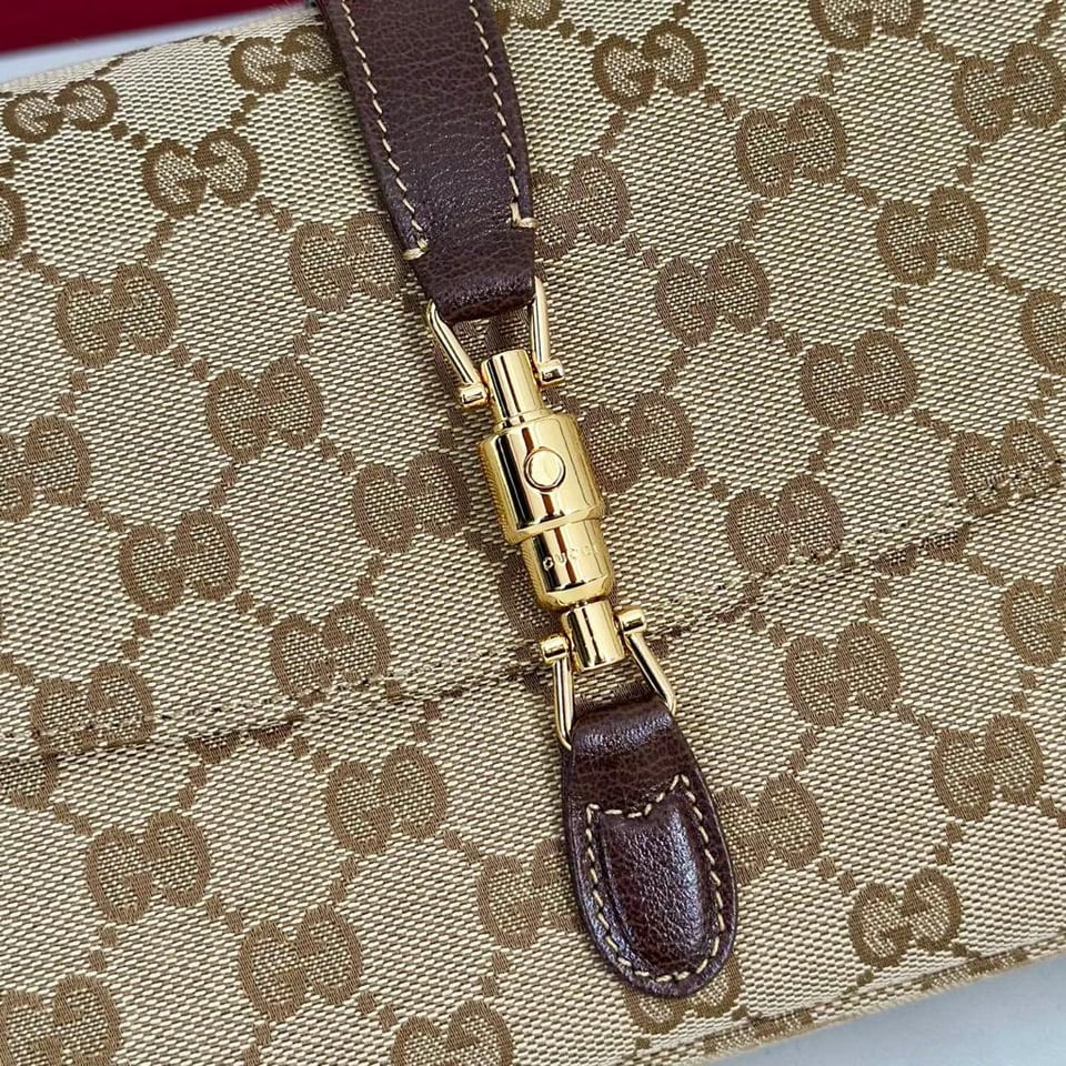 Gucci GG Emblem Medium view 6