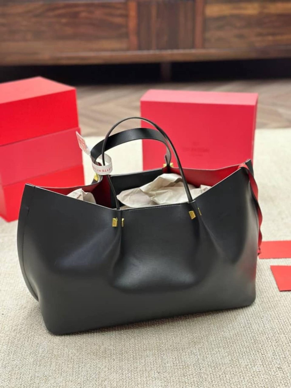 Valentino Garavani Vlogo Escape Calf Leather Tote Bag In Black 41Cm view 7