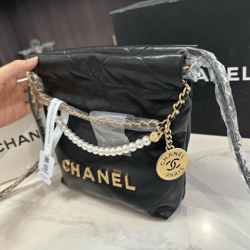 Chanel Pearl Chain Mini Vintage Gold Bag 20cm/7.9in view 6