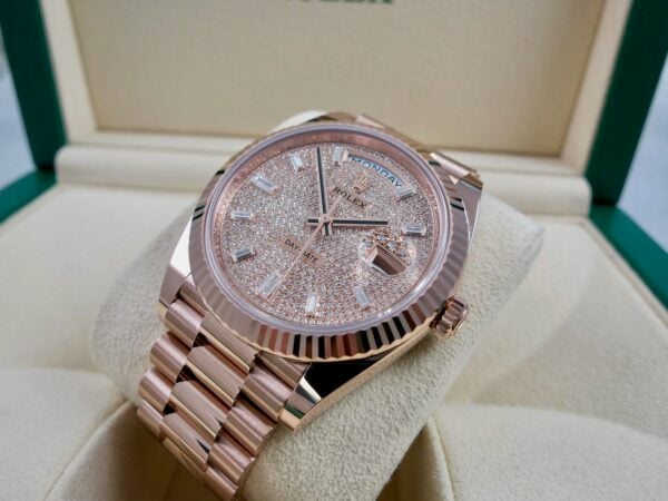 [Superclone] Rolex Day-Date 40mm Diamond – Paved Dial President 228235 view 3