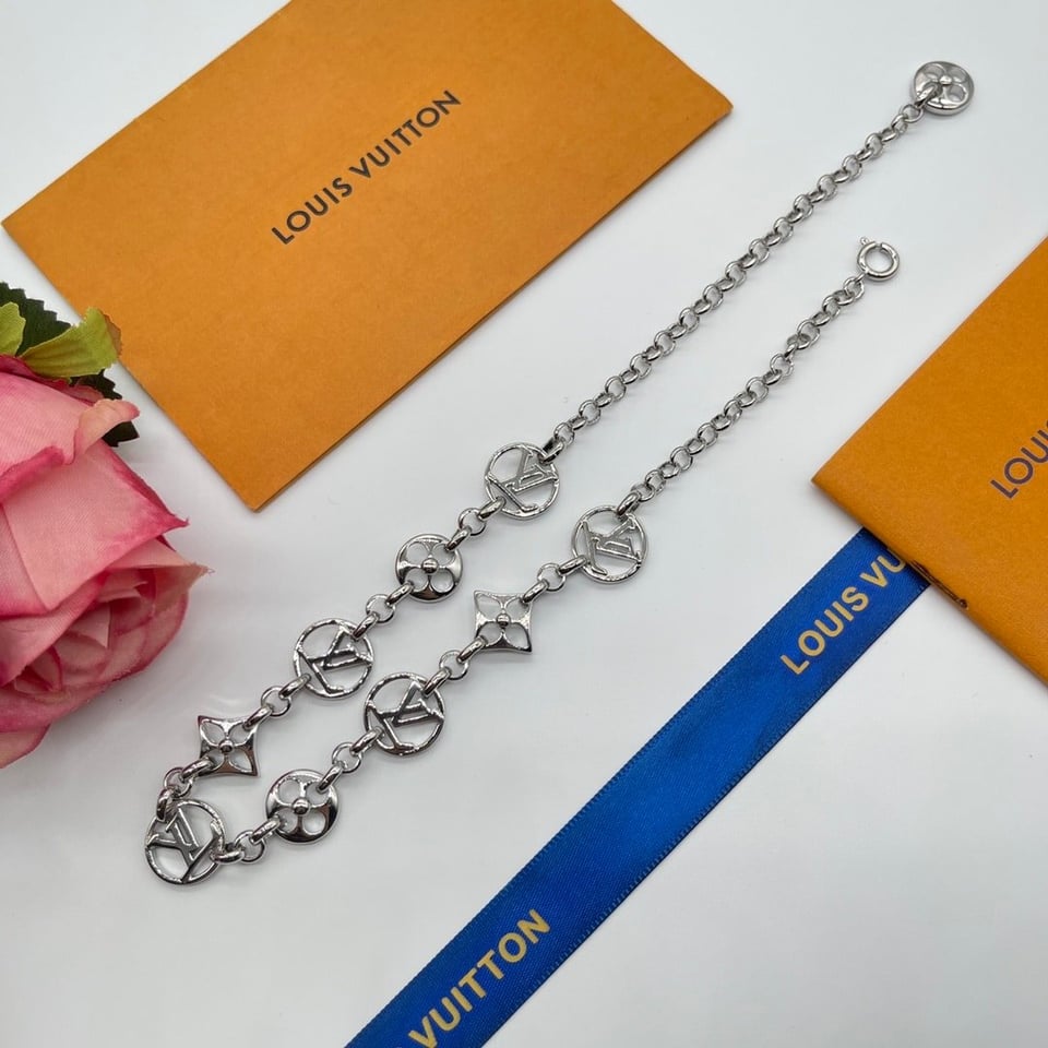 Louis Vuitton Silver Necklace view 3