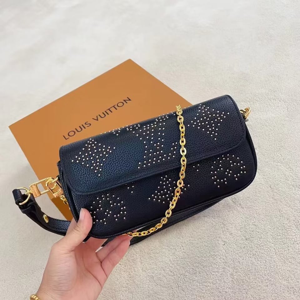 Louis Vuitton Wallet On Chain Ivy Black 22Cm M82653 view 5