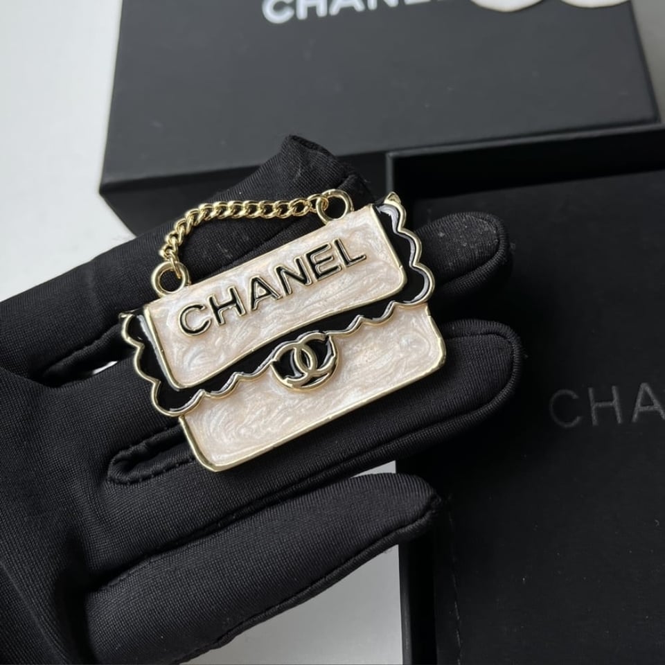 Chanel Chanel Bag Shaped Brooch view 6