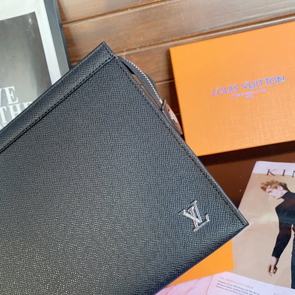 Louis Vuitton Voyage Mm Pochette Black 26Cm M30450 For Men view 7