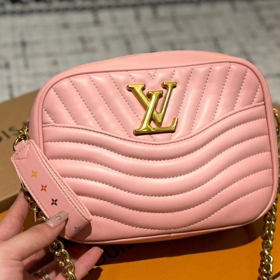 Louis Vuitton Wave Camera Bag Pink 23Cm view 3