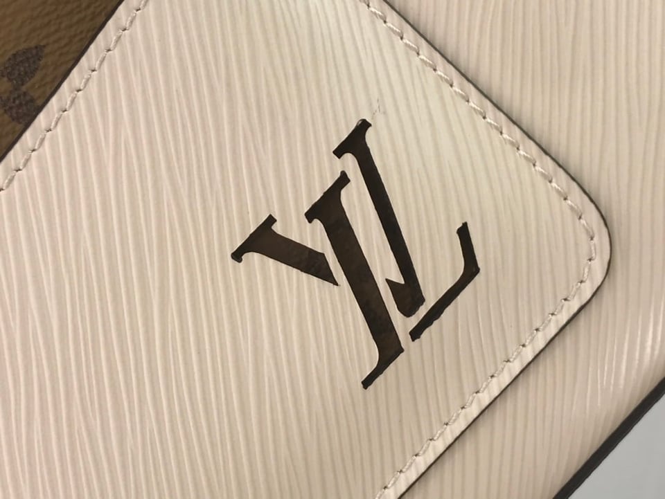 Louis Vuitton Marelle 25Cm Quartz White M80688 view 9
