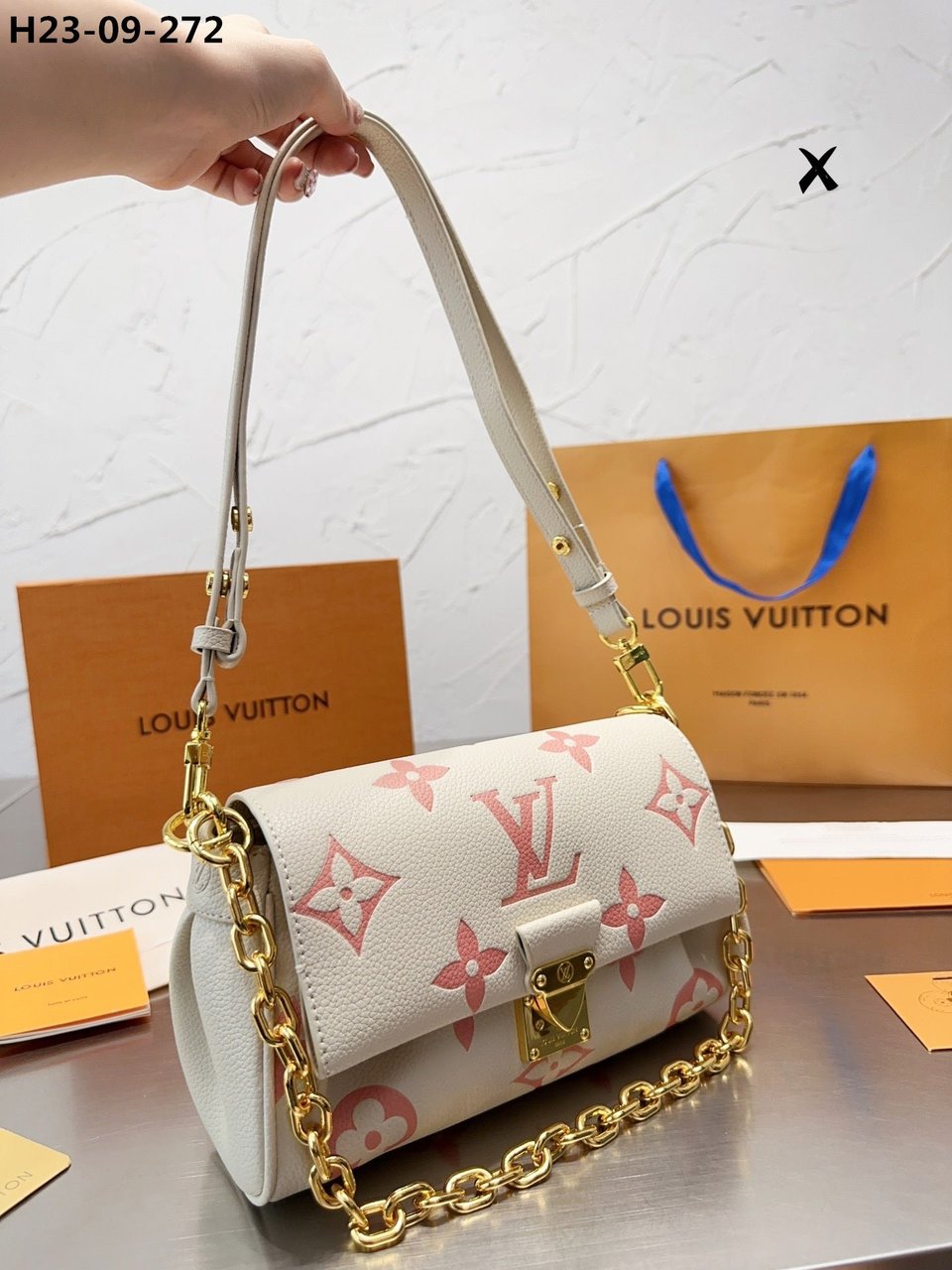 Louis Vuitton Favorite White And Pink 23Cm view 3