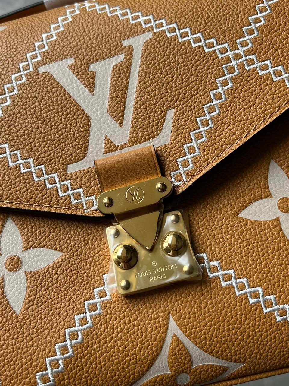 Louis Vuitton Pochette M Tis 25Cm Brown Bag view 7