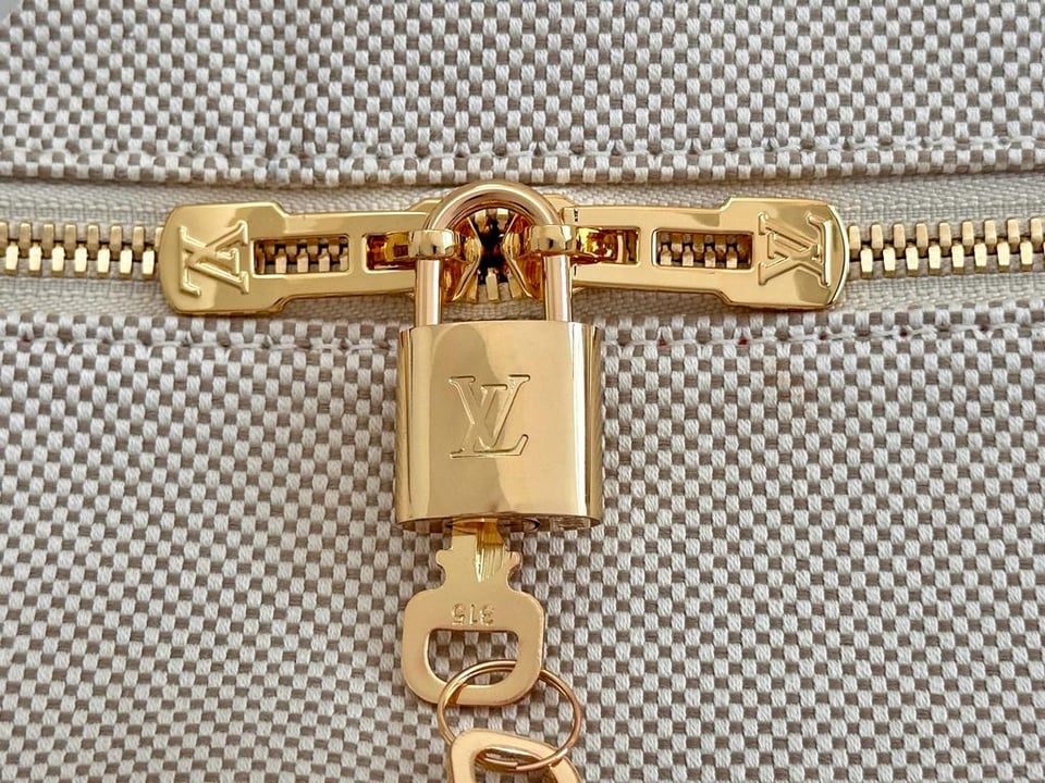 Louis Vuitton Voyageur Bag 45cm M28509 view 10