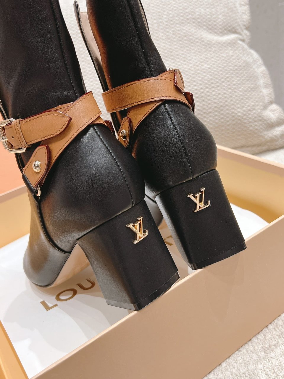 Louis Vuitton Parisienne Ankle Boot Black 1Ac8Go view 4
