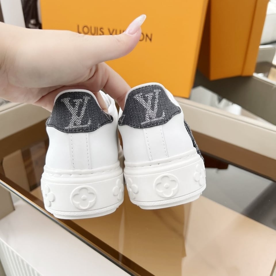 Louis Vuitton Time Out Sneaker Grey 1Aguy4 view 6