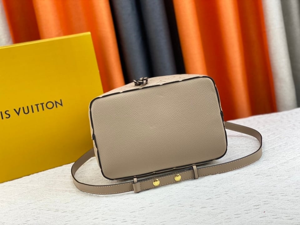 Louis Vuitton Neonoe Mm Beige 26Cm view 10