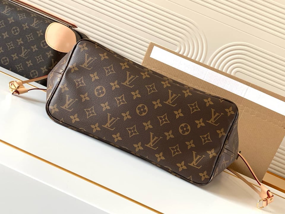Louis Vuitton Neverfull MM Monogram Canvas Tote Bag Beige 31cm M46975 view 11
