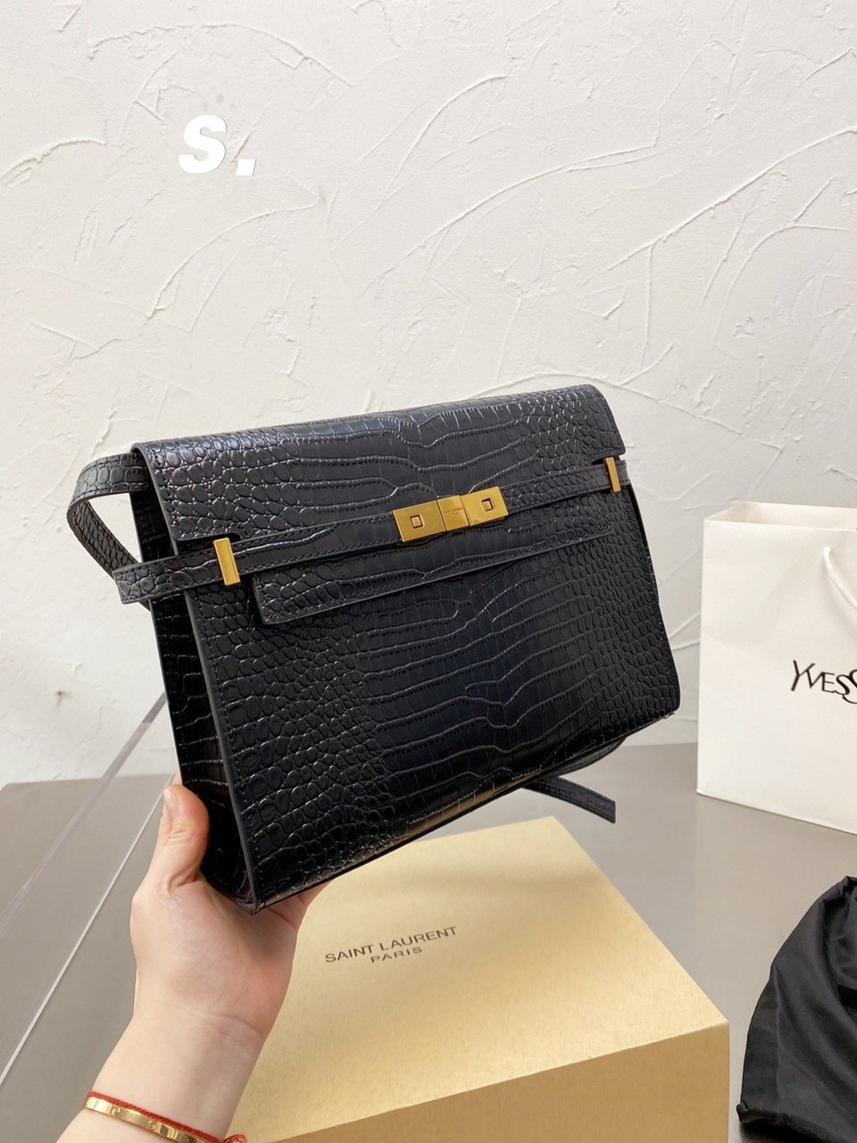 Saint Laurent Manhattan Shoulder Bag In Crocodile Embossed Shiny Black Gold 24Cm view 7