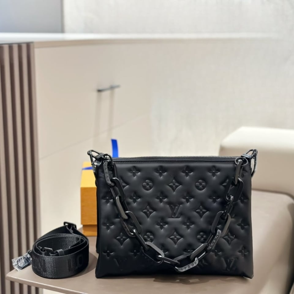 Louis Vuitton Coussin Pm Bag Black 27Cm M11370 view 3
