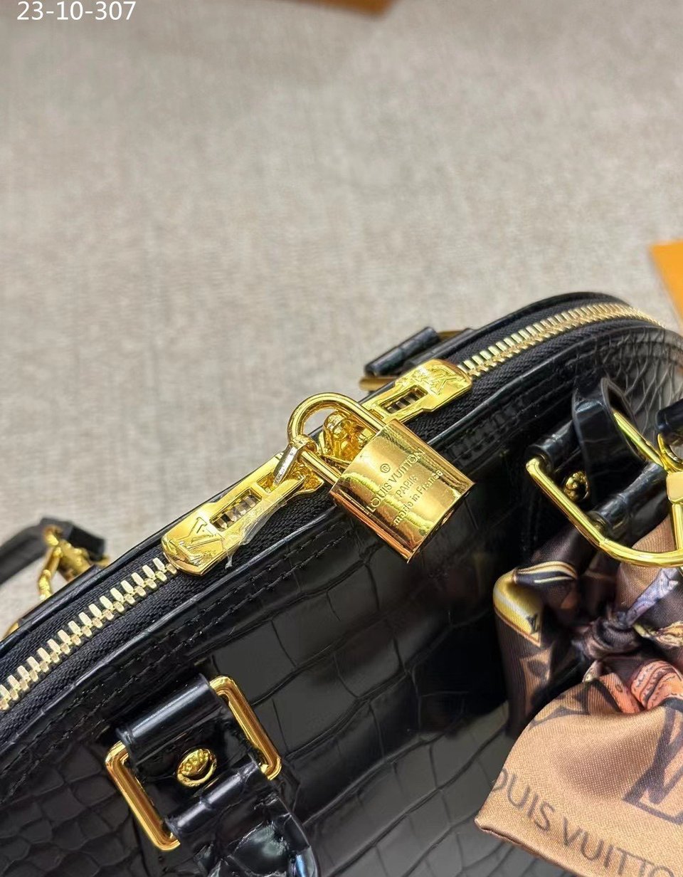 Louis Vuitton Neo Alma Bb Black 24Cm view 7