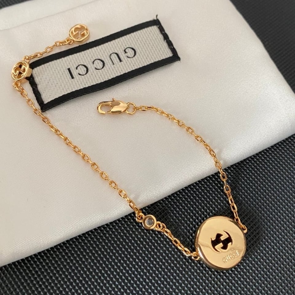 Gucci Interlocking Gg Bracelet Gold Tone 786749 J85I0 8070 view 4
