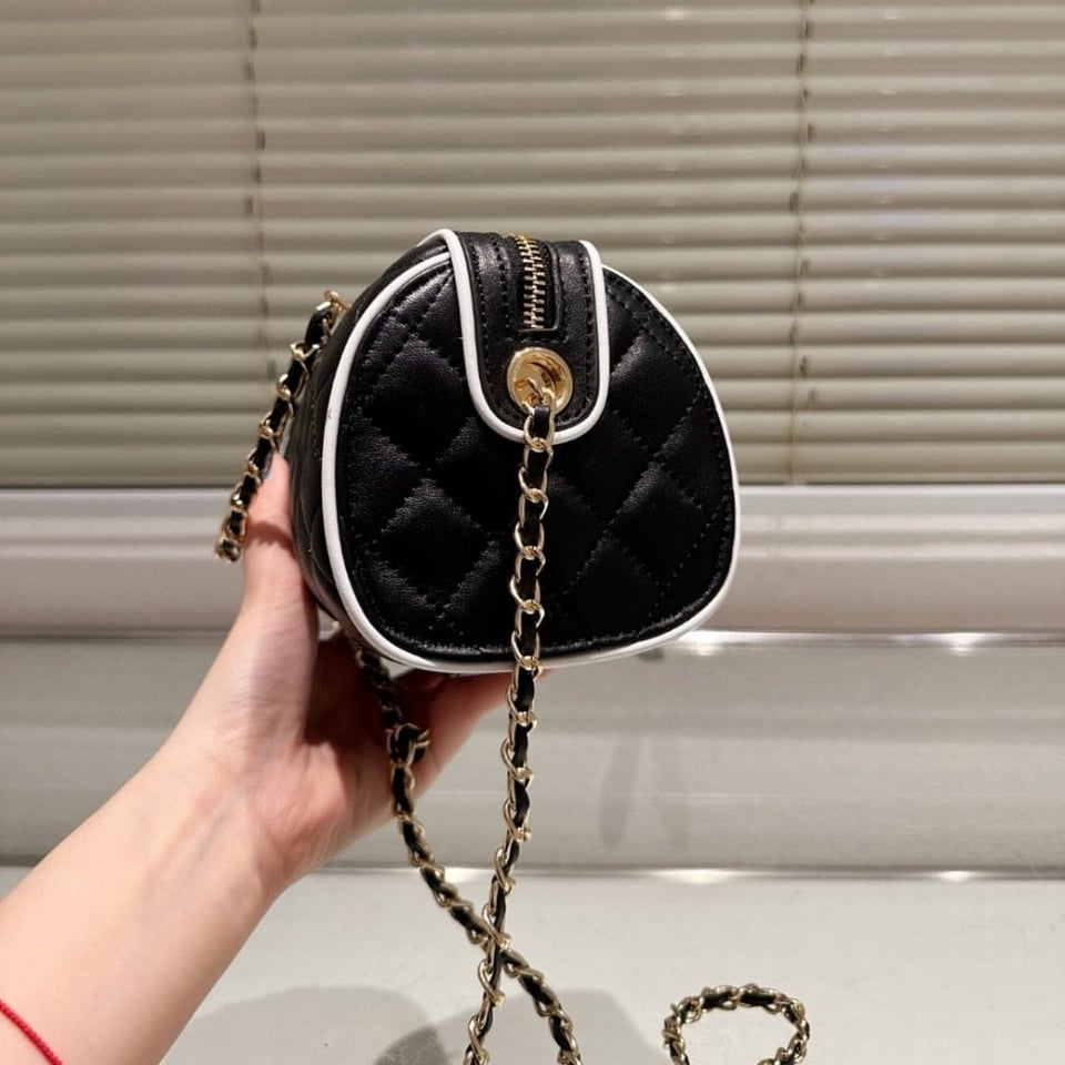 Chanel Clutch With Chain Black And White 18Cm/7in view 4