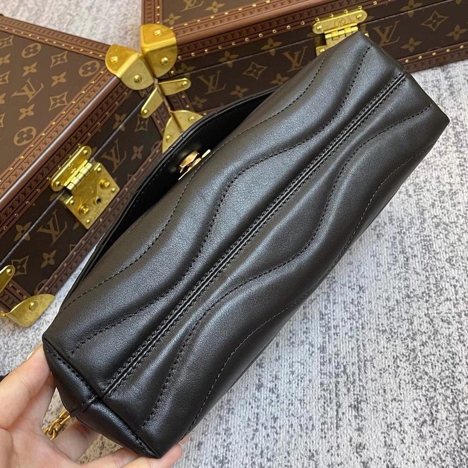 Louis Vuitton New Wave Chain 24Cm Black M58552 view 10